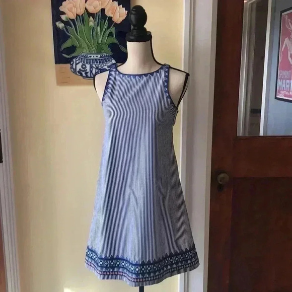 Vineyard Vines | Geo Prep Embroidered Swing Dress - Picture 1 of 5